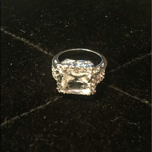 Vintage CZ RING - Picture 1 of 4